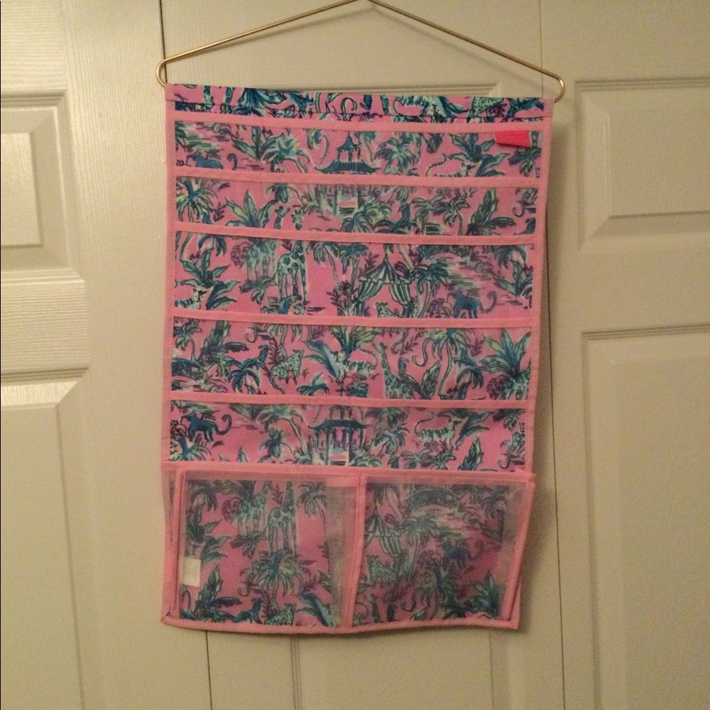 Hanging organizer.